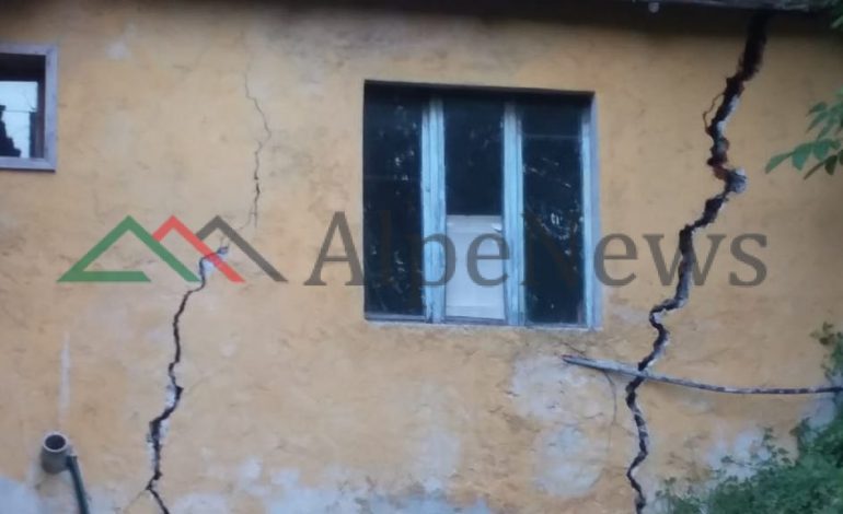 TËRMETI QË SHKUNDI VENDIN/ Pamjet nga dëmtimi i banesave në Krujë. Banorët…