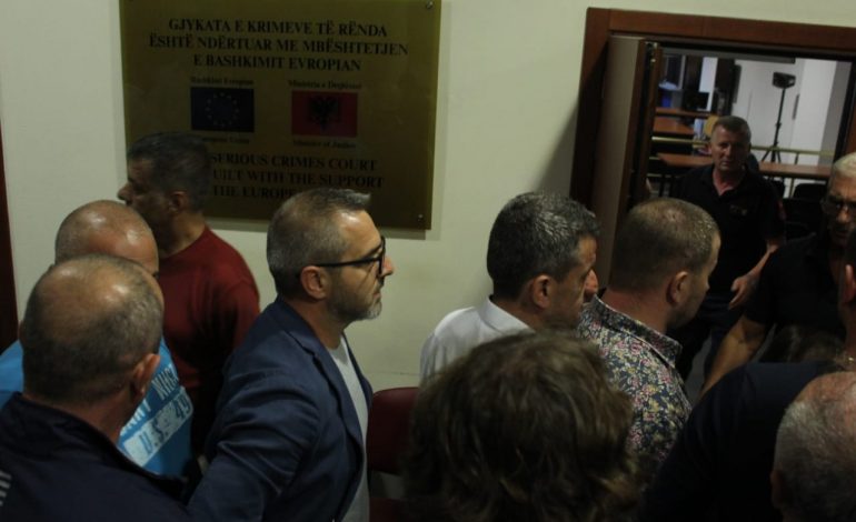 E FUNDIT/ Gjyqtarët e Krimeve të Rënda shkojnë në sallë për të dhënë vendimin për Saimir Tahirin