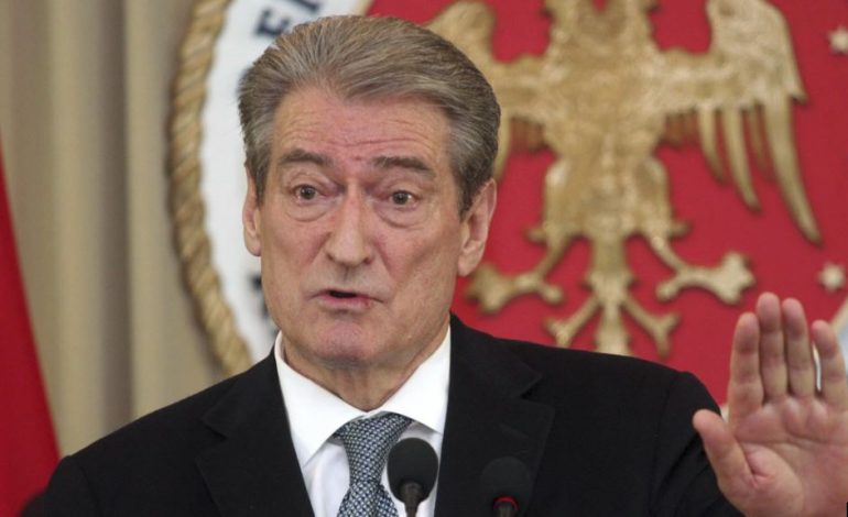 FAKTET/ Berisha i fut tmerrin shqiptarëve me fotografitë e tërmetit në Turqi: Janë në Bodinak të Durrësit, narkoshteti i ka braktisur