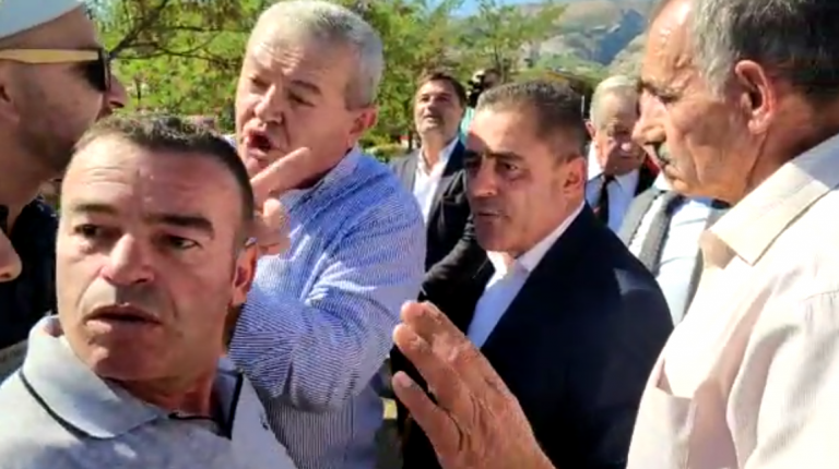 “TRADHTARË, PSE U FUTËT NË PARLAMENT”/ Dasho Aliko tregon çfarë ndodhi në Gjirokastër: I paftuari…