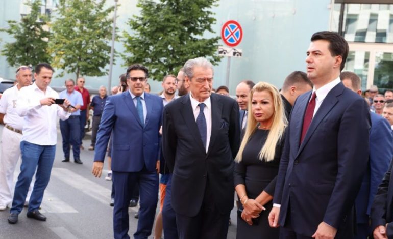 HOMAZHET E AZEMIT/ Vonesa e vogël e Rudina Hajdarit dhe pritja para selisë së vjetër të PD që shkaktoi ankthin e liderëve demokratë