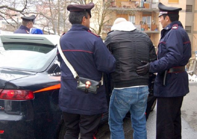 “ME SHISHE BIRRE KOKËS”/ Shqiptarët PËRLESHEN me italianët/ Dyshohet se… (FOTO)