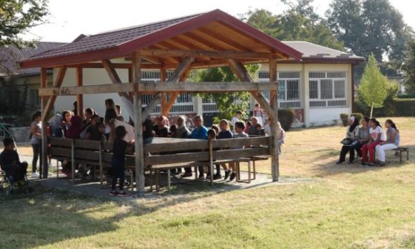 MAQEDONI E VERIUT/ Nxënësit shqiptarë mësojnë gjuhën maqedonase (VIDEO)