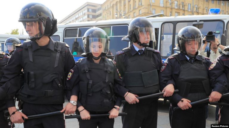 ZGJEDHJE NË RUSI/ Strategjia e pushtetit për të mbajtur protestat e qeta