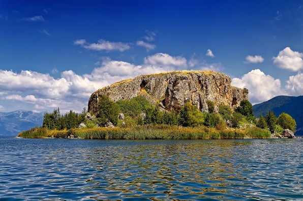 NË MALIGRAD/ “Ishulli i Gjarpërinjve” që njihet pak por që fal bukuri të jashtëzakonshme (FOTO)