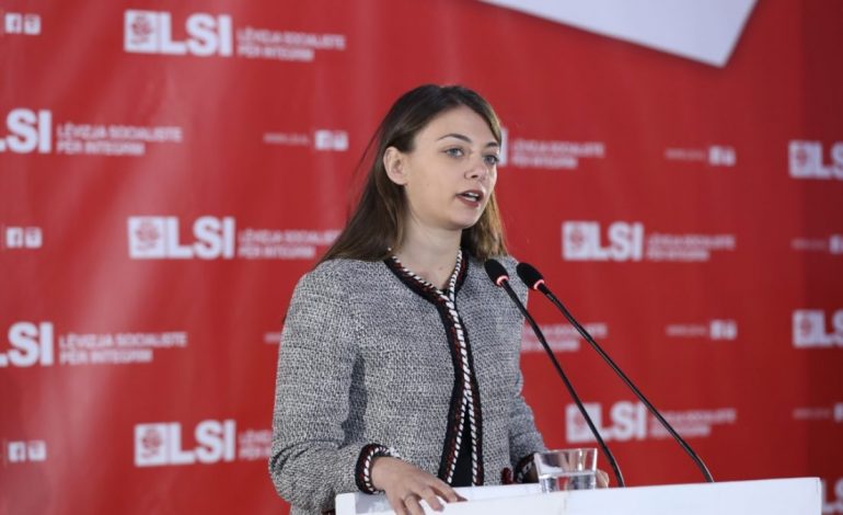NËN-KRYETARJA MEHMETAJ NUK DI KUR ËSHTË THEMELUAR LSI/ Kejdi ndaje mendjen në qershor apo shtator… (FOTO)