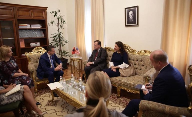 “PARTNERITETI ME SHBA”/ Balla takon zyrtarin e DASH, zbardh detaje nga biseda e tyre