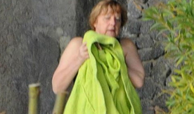 ANGELA MERKELIT I BIE PESHQIRI/ Shiheni si duket (FOTO)