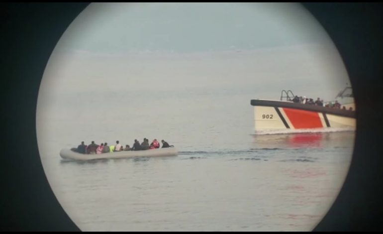 E FUNDIT/ Anija shqiptare shpëton 111 emigrantë në detin Egje (VIDEO)
