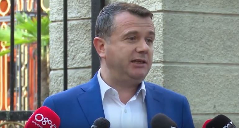 “PESHQIT E MËDHENJ NË RRJETËN E DREJTËSISË KUSH I GJERMANISË?” Balla: Regjistër për funksionarët e shtetit që duhen hetuar