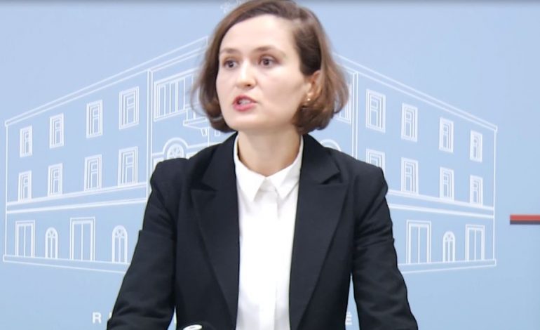 TËRMETET E FUQISHME/ Ministrja Shahini jep lajmin: Nesër nxënësit në Tiranë, Durrës, Elbasan do jenë pushim