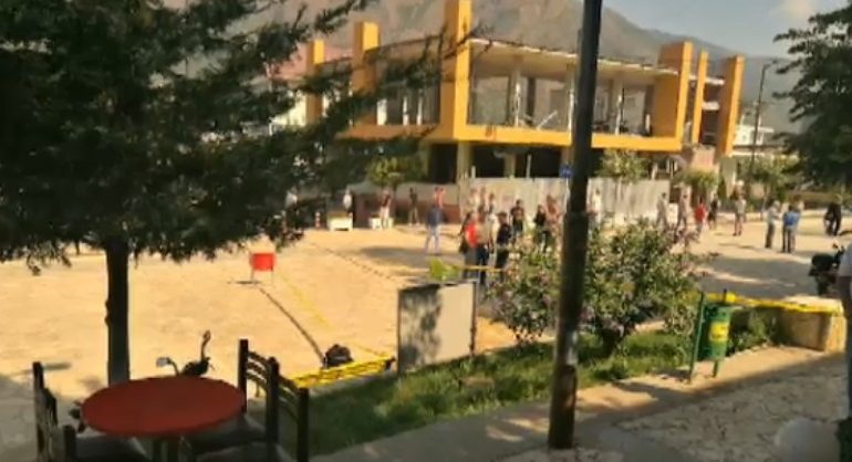 VRASJA ME THIKË NË BULQIZË/ Zbulohet identiteti i viktimës, autori në kërkim (EMRAT)