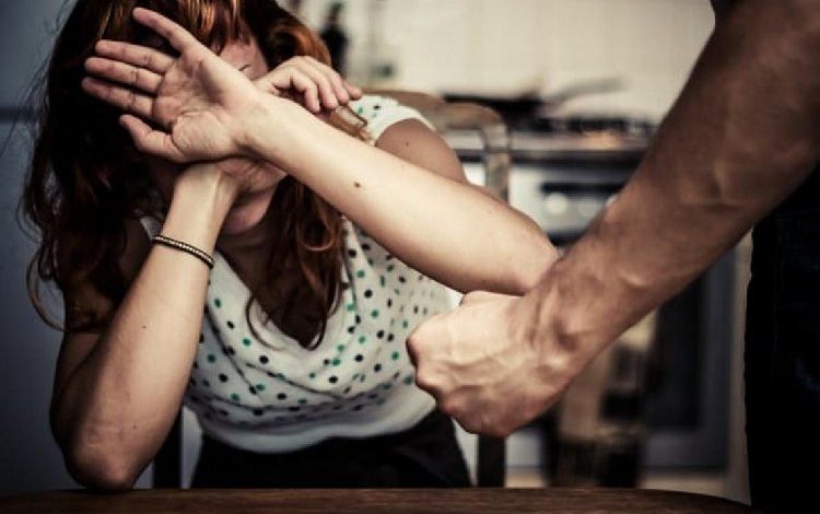 TORTURONTE GRUAN E TIJ/ Nga shkelmat te kafshimet në kokë në sy të vajzës së mitur. Si u zbulua shqiptari