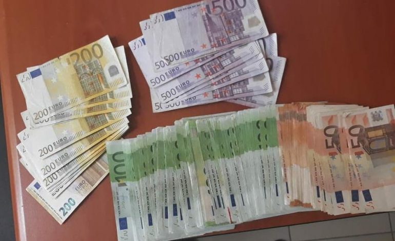 ME 40 MIJË EURO DHE PISTOLETA ME MULLI/ Si u ZBULUA 54-vjeçari. Kur e MORËN në pyetje ai…