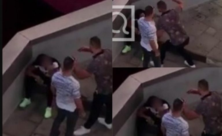 SKANDAL/ Djali rreh vajzën në një lagje të Tiranës, askush nuk ndërhyn (VIDEO)