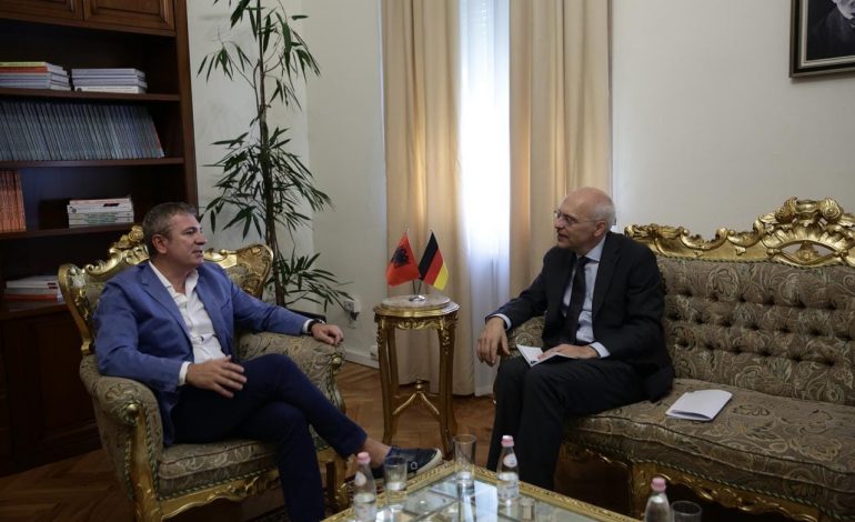 REFORMA ZGJEDHORE/ Gjiknuri takon ambasadorin gjerman: Gati për të krijuar hapësirat e bashkëpunimit për opozitën parlamentare dhe joparlamentare