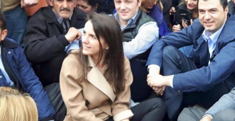 “MË MIRË LAPSUSET E MIJA SE SA TË GËNJEJ DEMOKRATËT”/ Rudina Hajdari “shpërthen” ndaj Bashës dhe Kryemadhit: Kam kaluar…