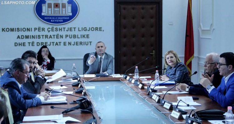 PASI U RËZUAN KATËR DEKRETET E PARA/ Sot në shqyrtim dy ligje të tjera të kthyera nga Ilir Meta