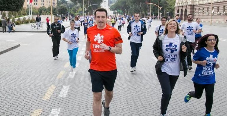 “PO TI A JE GATI?” Po vjen Maratona e Tiranës, Veliaj: Këtë muaj lër makinën në shtëpi dhe…