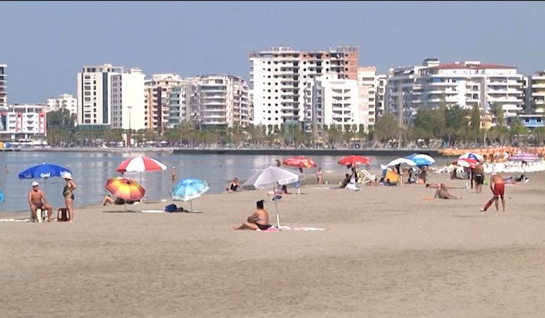 FUNDI I SHTATORIT NË VLORË/ Ditët e ngrohta tërheqin pushuesit