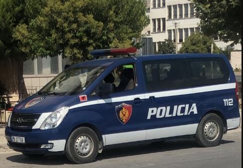 I SHKUAN NË SHTËPI, NUK E GJETËN/ E kapën në lokal duke drekuar, pse u arrestua 33-vjeçari në Elbasan