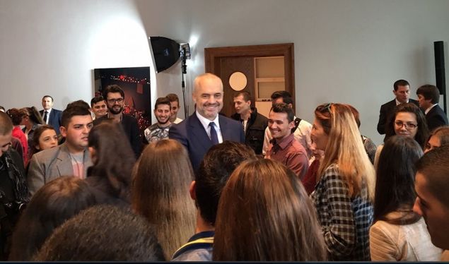 “NJË TJETËR MUNDËSI PËR MË MIRËT”/ Rama: Thirrja e dytë për punësimin e ekselentëve