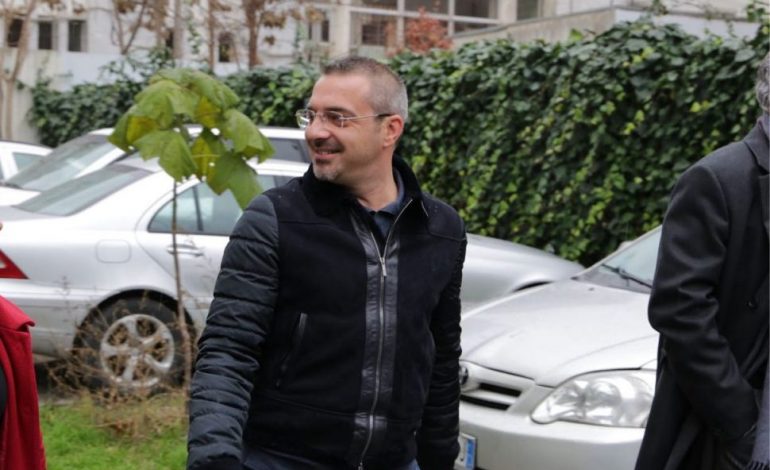 E FUNDIT/ Sot pretenca për dënimin, ish-ministri Saimir Tahiri mbërrin te Krimet e Rënda