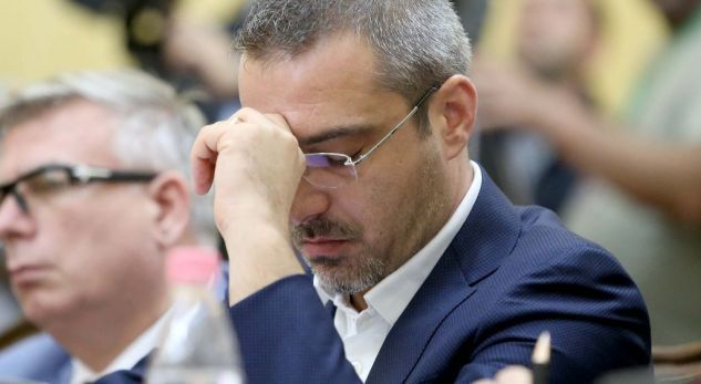 “12 VITE BURG”/ Tahiri mbrohet vetë me “letër e laps”: Ja pse jam i pastër