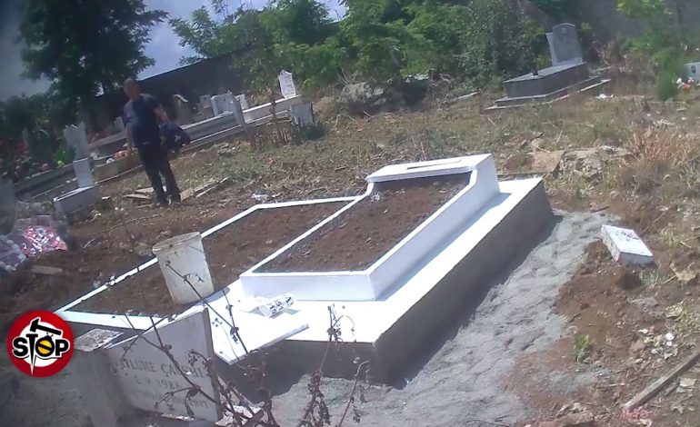 “MERR DY, TA KESH DHE PËR PLAKËN”/ Ja sa kushton të blesh “VDEKJEN” për së gjalli në Shqipëri (VIDEO)