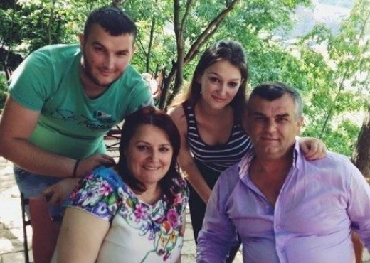 MASAKRA NË LIBRAZHD/ Vajza merr pjesë në varrimin e prindërve, djali në spital