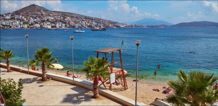“SIDOMOS KRYEQYTETI…”/ Faqja e njohur m20min: Zviceranët i adhurojnë pushimet në Shqipëri