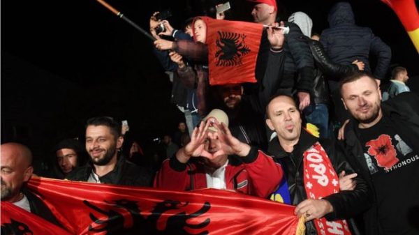 ZGJEDHJET NË KOSOVË JEHONË NË MEDIAT BOTËRORE/ BBC: Partitë e opozitës shpallin fitoren