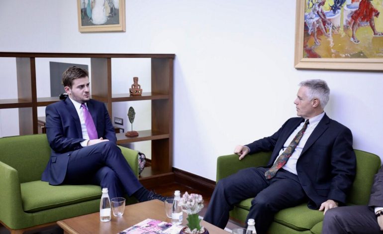 TERRORIZMI, KËRCËNIMET HIBRIDE/ Zbardhet biseda e ministrit Cakaj me kreun e sigurisë së NATO-s