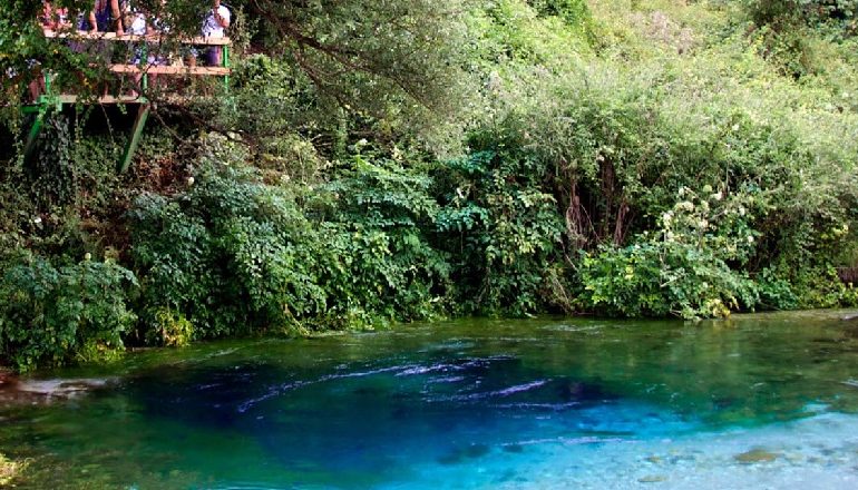 PAS PLAGOSJES SË TURISTËVE/ Mbyllet për shkaqe sigurie parku i Syrit të Kaltër