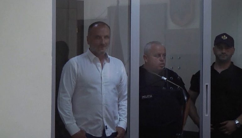 U AKSIDENTUA PAS DËSHMISË KUNDËR BERISHËS/ Avokati i Izet Haxhisë: Pa hile te shefi i grupit të shoqërimit, e njohu si tropojan