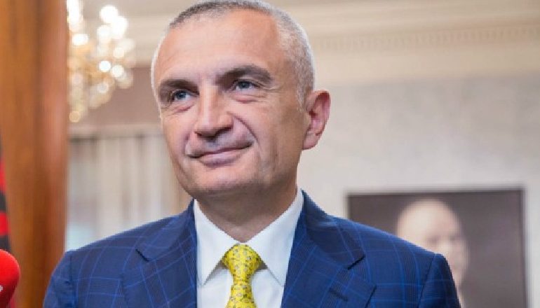 DILEMA E PRESIDENTIT/ Meta vonon Kushtetuesen, mban prej 7 ditësh kandidatët në tavolinë