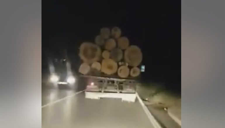 TERRORIZOHEN INSPEKTORËT E PYJEVE NË BULQIZË/ Kërcënohen me armë zjarri nga disa persona që udhëtonin me furoristrada