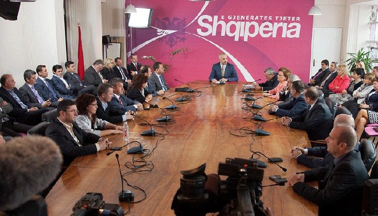 MBLIDHET GRUPI I PS/ Rama-deputetëve: Për Metën do presim raportin e Venecias