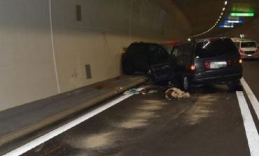 AKSIDENTI TRAGJIK NË AUTOSTRADË/ Detajet e rënda: Autovetura shpërtheu në flakë pasi u godit nga kamioni, shoferi...