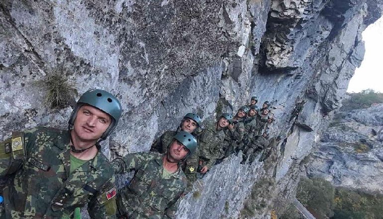 NË MAJAT MË TË LARTA TË RUGOVËS/ Ushtritë e Kosovës dhe Shqipërisë bashkojnë ”focat”