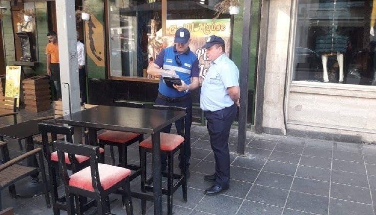 AKSIONI PËR LIRIMIN E HAPËSIRAVE PUBLIKE NË DURRËS/ Sako: Qytetarët meritojnë të lëvizin me dinjitet në rrugët tona