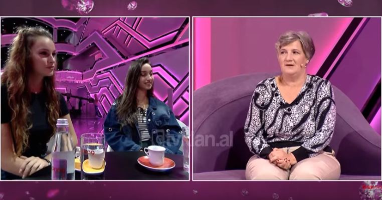 MAMAJA “FANATIKE” NUK LEJON VAJZËN TË DALË NGA SHTËPIA/ Griselda i bën kërkesën e veçantë në mes të emisionit (VIDEO)