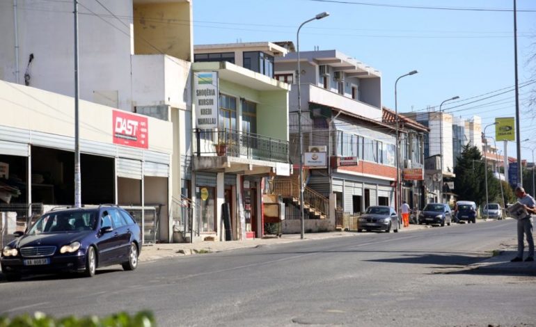 NË MANZË/ Aty ku shqiptarët bashkëjetojnë të ndarë me muxhahedinët (FOTO)