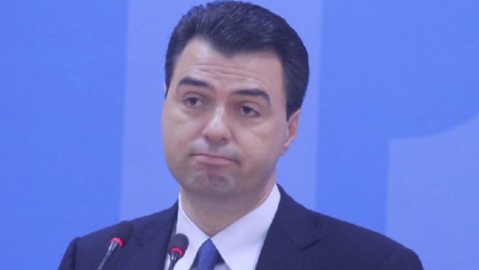 Një këngë me çifteli për shpikjen e Lul Bashës!