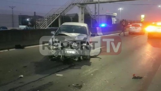 AKSIDENT I RËNDË NË AUTOSTRADËN TIRANË-DURRËS/ Përplaset me trafikndarësen. Plagoset shoferi (VIDEO)
