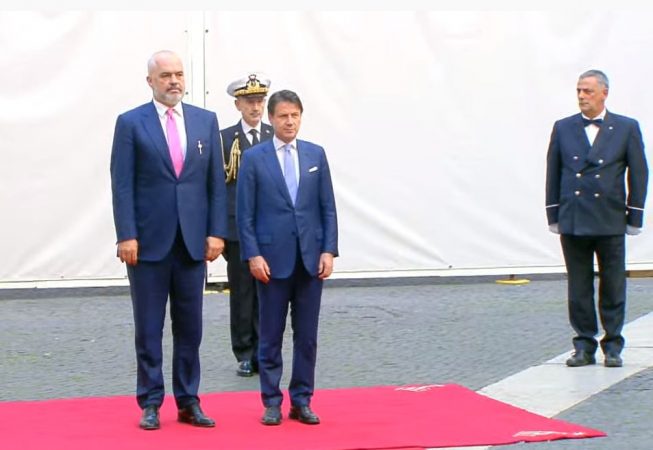 VIZITA E RAMËS NË ITALI/ Ceremoniali i mikpritjes nga Kryeministrit italian, Giuseppe Conte (VIDEO)
