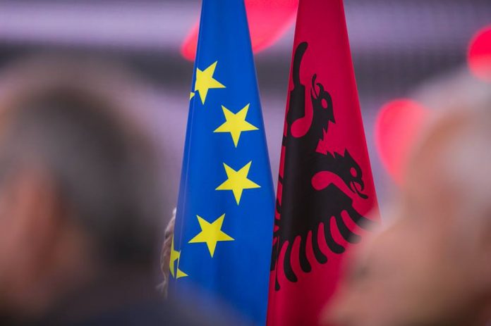 “NEGOCIATAT”/ Ministrat e Jashtëm nuk arritën marrëveshje, Parlamenti Europian “lobon” për “PO”