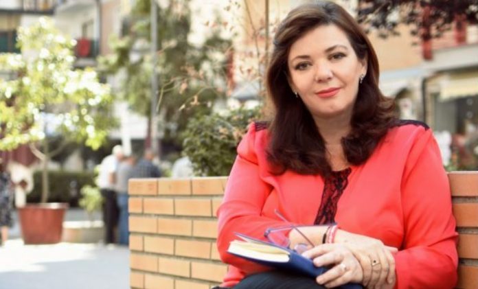 DITA NDËRKOMBËTARE E TË MOSHUARVE/ Përlotet sërish Nora Malaj: Sot mosha e tretë s’ka lekë për kafe