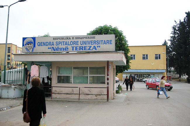 RA NË VENDIN KU ZJENTE RAKIA/ Me djegie në 30% të trupit, mjekët flasin për gjendjen e fëmijës 17 muajsh