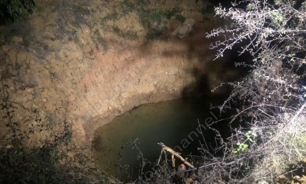 “ÇA TË BËJMË, NGA E KEQJA”/ U mbytën nënë e bijë, banorët tregojnë pse u hap gropa me ujë që i mori jetën (VIDEO)